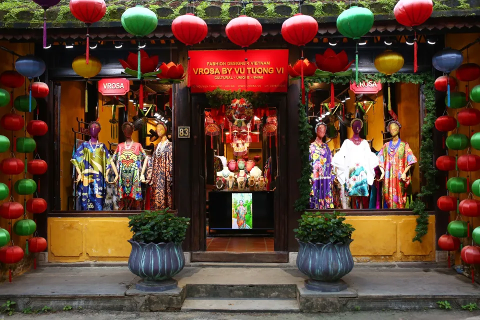 Quần jeans phối cùng áo thun